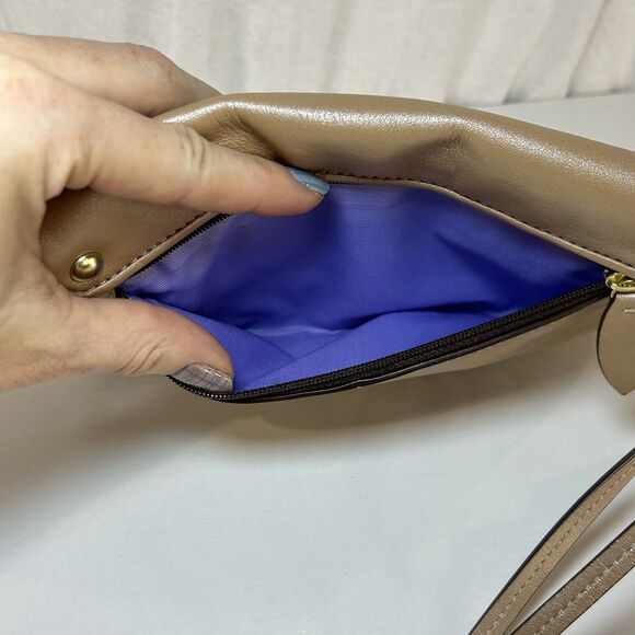 VTG COACH pleated brown leather Wristlet Clutch w/Logo Tap magnetic snap button - Picture 5 of 10